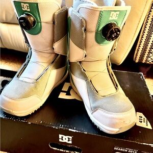 Women’s DC Snowboarding Boots in Mint Green & White